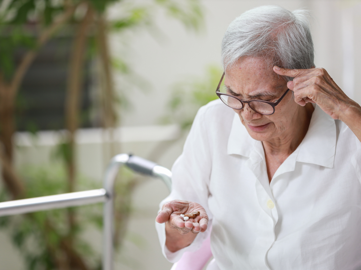 Alzheimer: os primeiros sinais que a família costuma confundir com “coisa da idade”